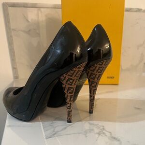 Fendi Décolleté Vernice Black Patent Leather Pumps